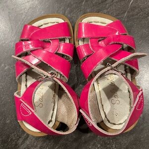 Salt Water Sandals by Hoy - Majenta Pink toddler Sandals Size 5